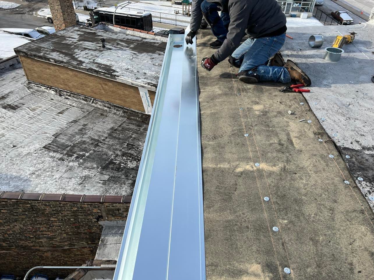 Commercial gutter service in Chicago IL