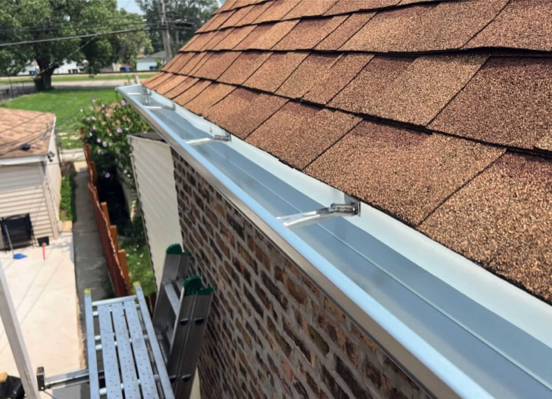 Seamless gutter installation in Chicago IL